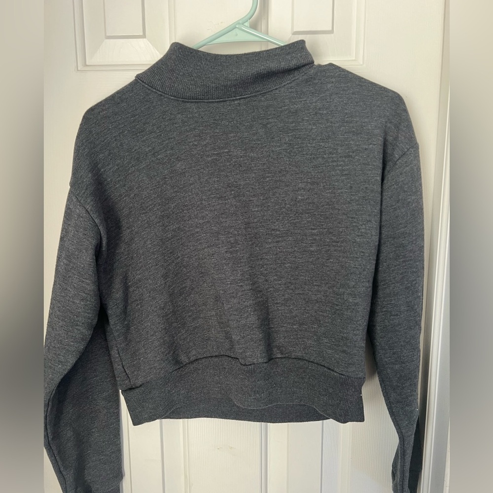 Mock neck gray cropped sweater size: S